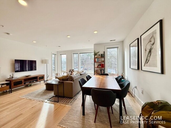 Foto del edificio - 4335 Harrison St NW