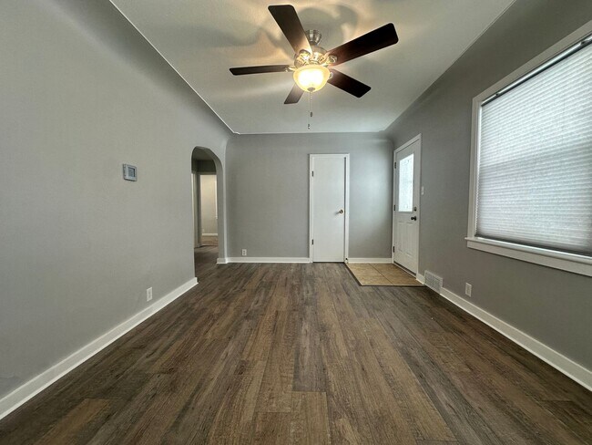 Foto del edificio - Two Bedroom One Bathroom Available in Battle Creek