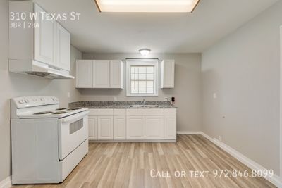 Foto del edificio - 310 W Texas St
