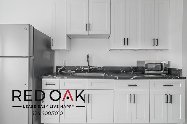 Foto del edificio - 687 Shatto Pl
