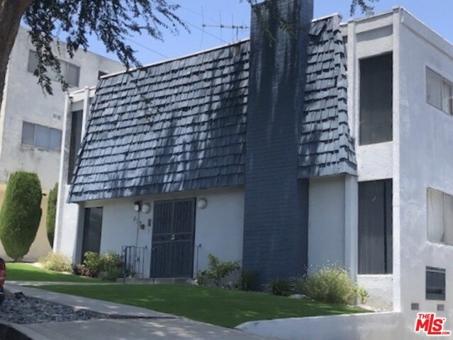 Primary Photo - 135 W 64th Pl