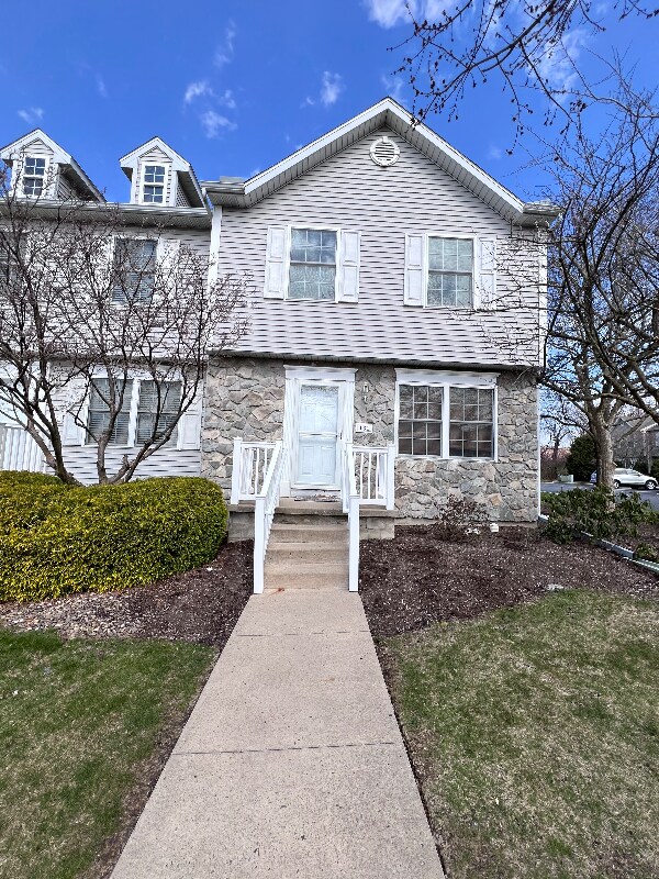 Primary Photo - 131 Birchtree Ct