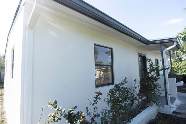 Foto del edificio - 924 NW 11th Ct