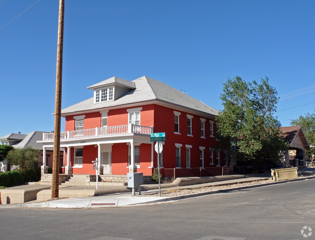 Foto principal - 1219 N El Paso St