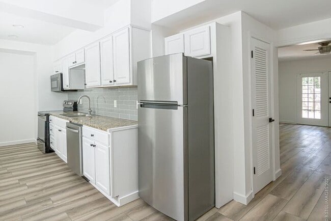 Foto del edificio - Elegant & Bright 2 Bedroom in Oakhurst’s Hidden Gem