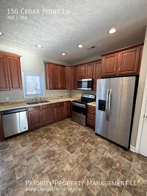 Building Photo - 150 Cedar Point Ln