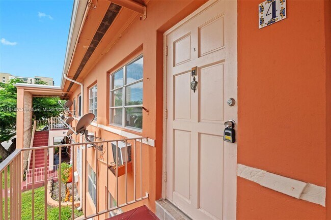Foto del edificio - 3571 SW 10th St
