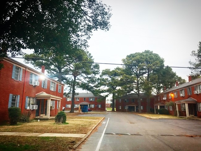Building Photo - Thompson Heights