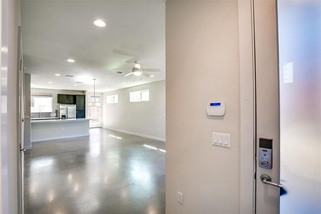 Foto del edificio - 3211 Aldwyche Dr