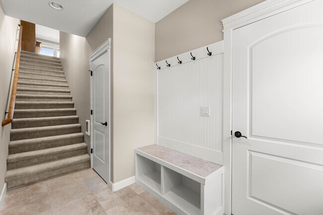 Building Photo - 4 Bedroom 3 Bath Upscale Luxury Fisher's L...
