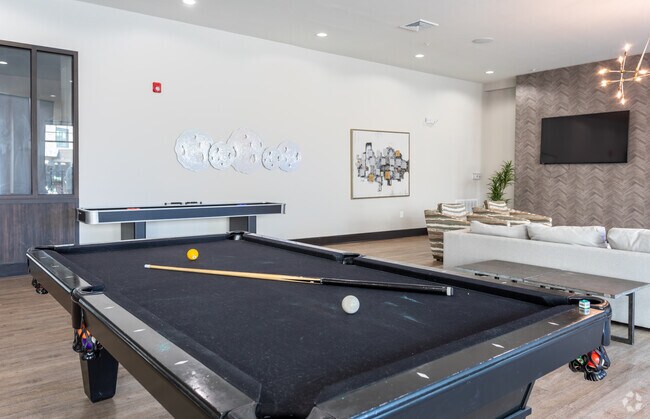 Casa club - University Edge and Dickinson Lofts