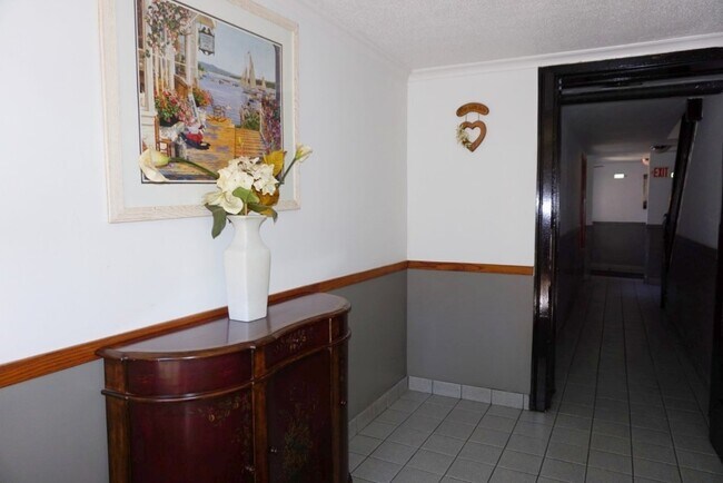 Foto del edificio - 6018 N Paulina St
