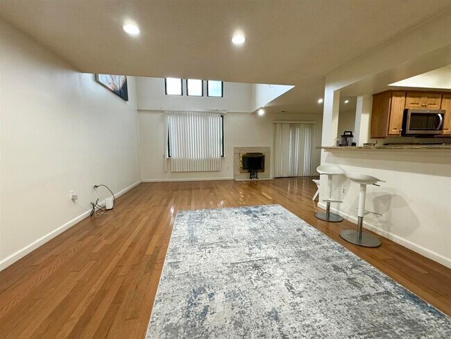 Foto del edificio - 819 Topsail Ln