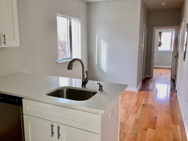 Foto del edificio - 5358 Addison St