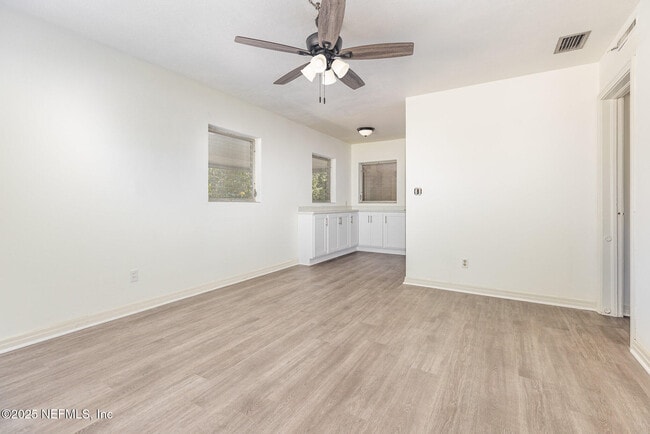 Foto del edificio - 6022 Sudbury Ave