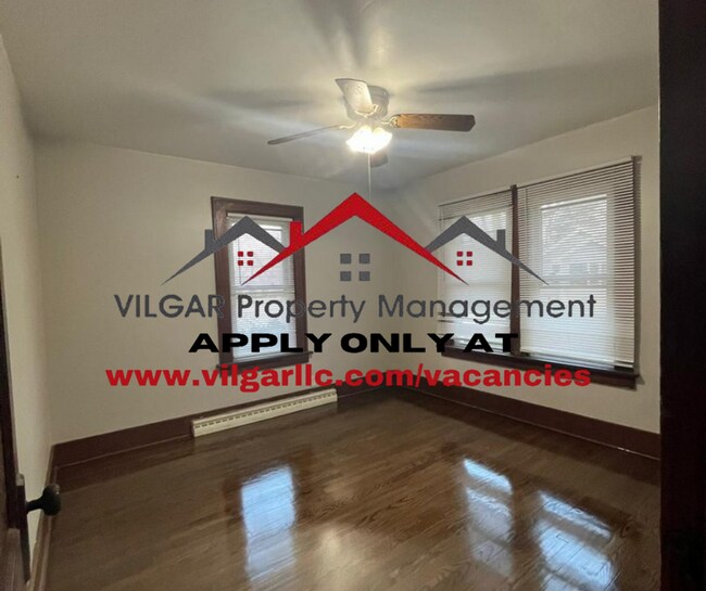 Foto del edificio - What a House! 3 large bedrooms , 1 1/2 bat...