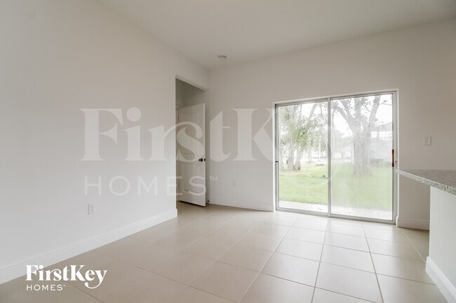 Foto del edificio - 653 Parakeet Ct