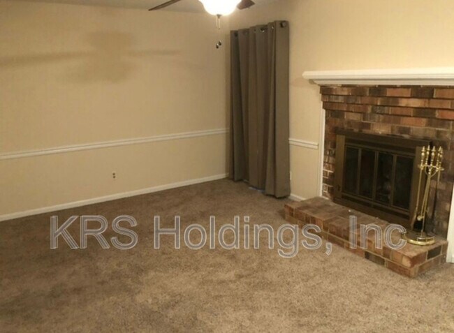 Building Photo - 4010 Oak Moss Ct