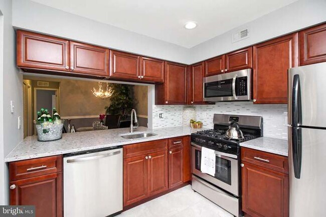 Breakfast Bar - 2703 Tarnbrook Dr