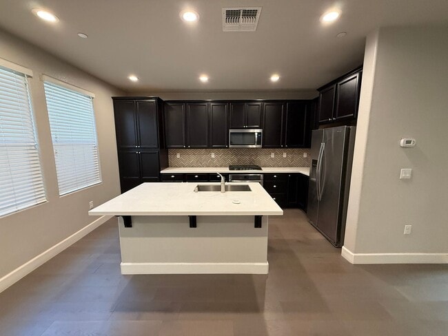 Building Photo - 901 Persimmon Terrace