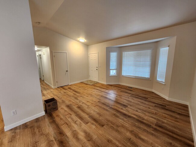 Foto del edificio - South Marysville 3 bedroom Rambler with fe...