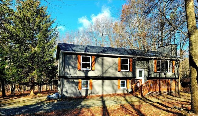 Building Photo - 147 Winding Way