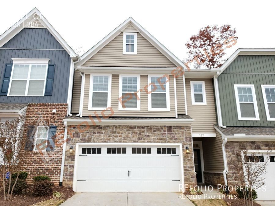 Stunning 3 Bedroom 2 CarGarage Townhome ... House Rental in Cary