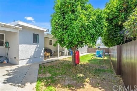 Foto del edificio - 13528 Russell St