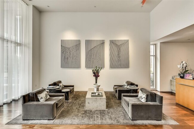 Foto del edificio - 2340 Victory Park Ln