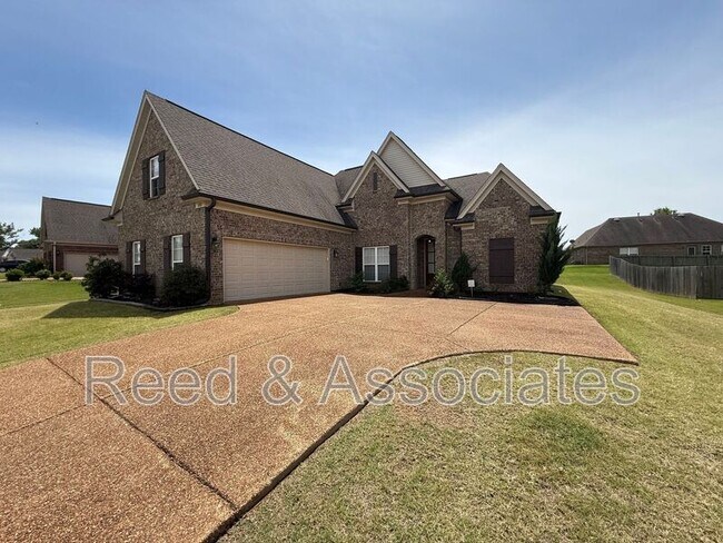 Building Photo - 3261 Vineyard Dr S
