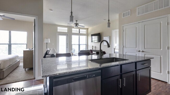 Foto del edificio - 715 W Slaughter Ln