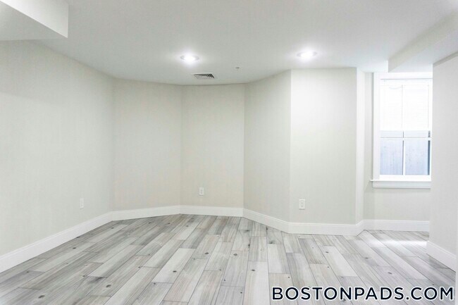 Foto del edificio - 79 Linden St