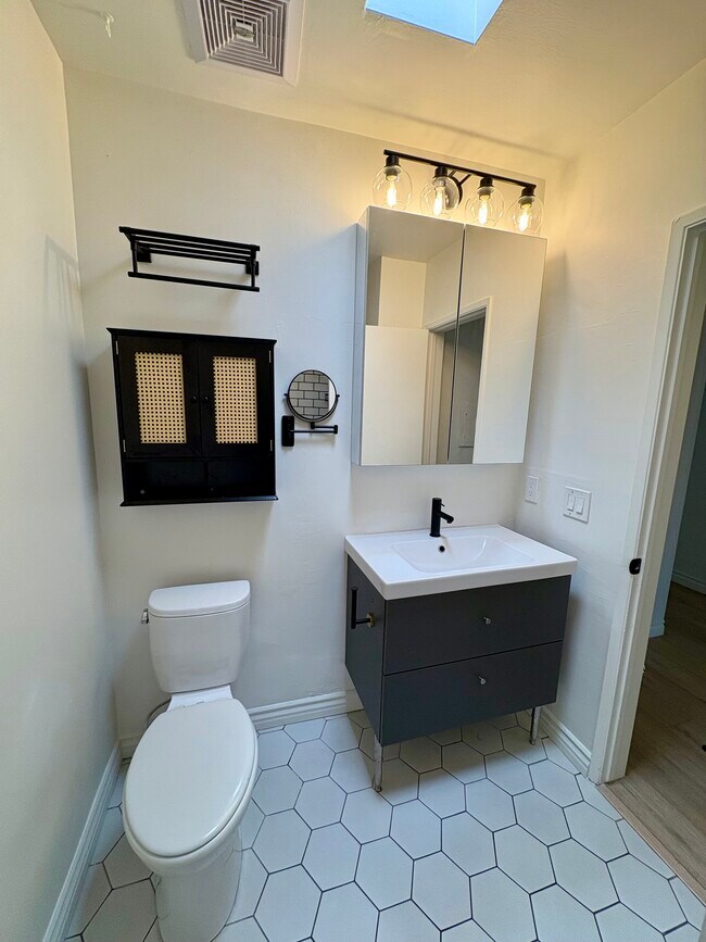 Foto del edificio - 11015 National Blvd