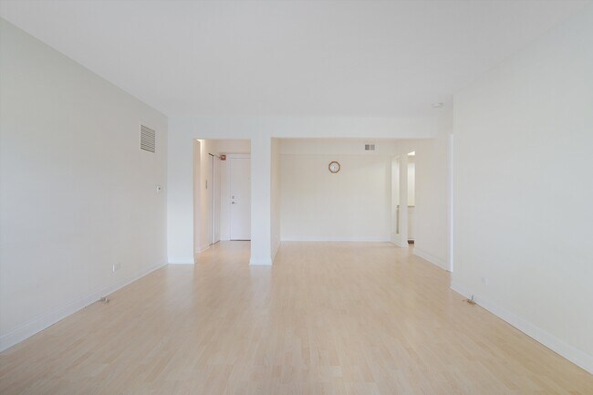 Building Photo - 5200 Carriageway Dr