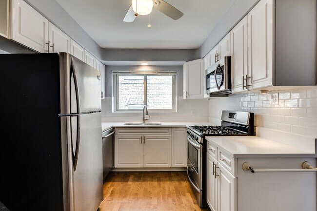 Foto del edificio - 2645 W Carmen Ave