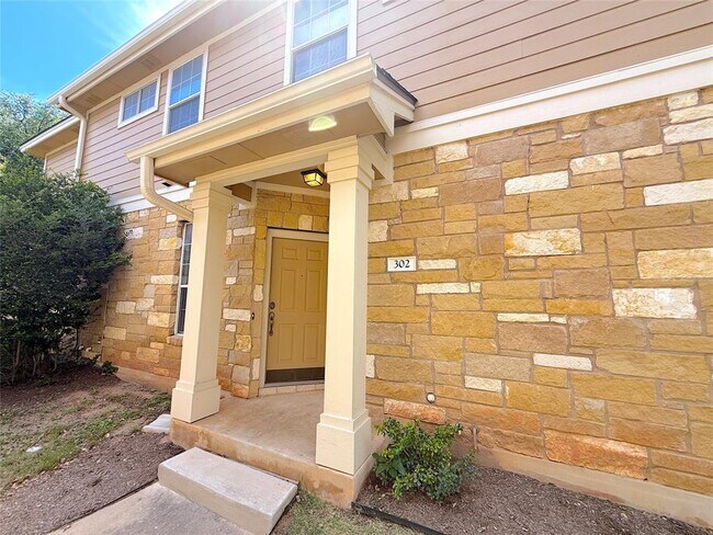 Building Photo - 16100 S Great Oaks Dr