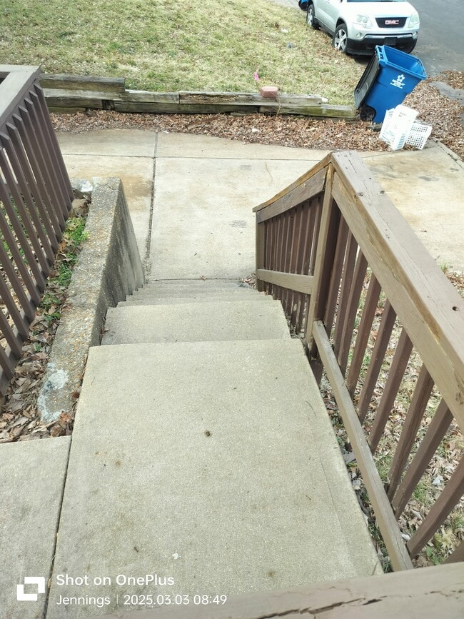 Foto del edificio - 5640 Sapphire Ave