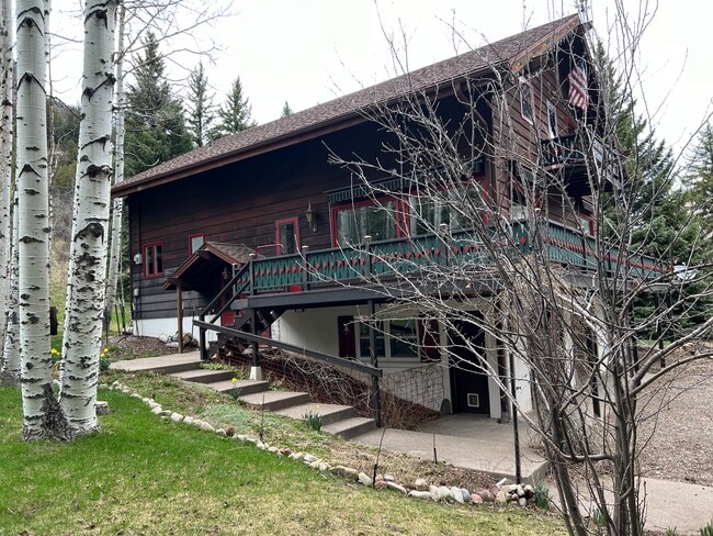 Building Photo - 217 Chair Mountain Dr