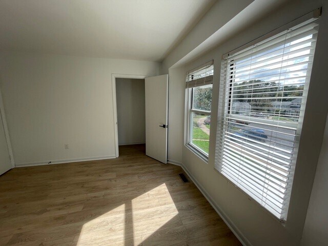 Foto del edificio - 1827 Charles Ct