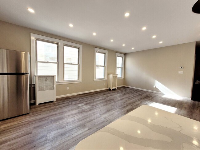 Foto del edificio - 170 Lowell Ave