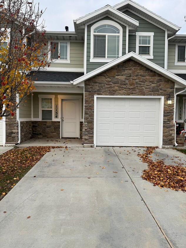 Primary Photo - 3 bdrm 2 1/2 bth townhouse 1 Car Garage