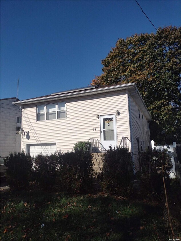 34 Kenmore St, Dix Hills, NY 11746 Room for Rent in Dix Hills, NY
