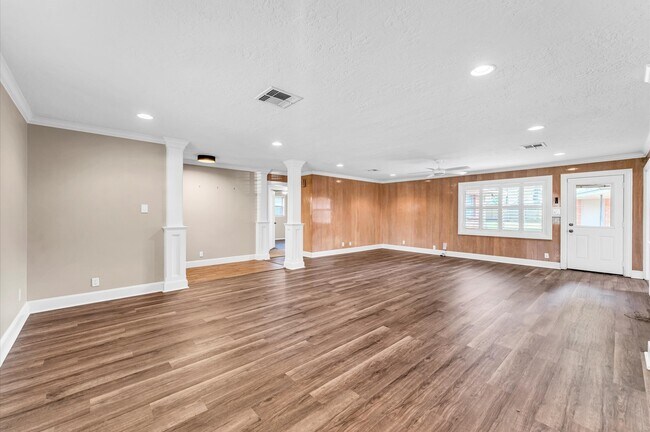 Foto del edificio - 6327 Wynnwood Ln