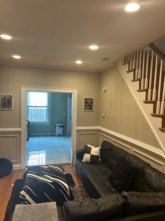 Foto del edificio - 222 N Ellwood Ave