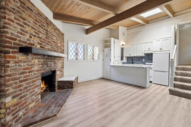 Building Photo - 6357 Florio St