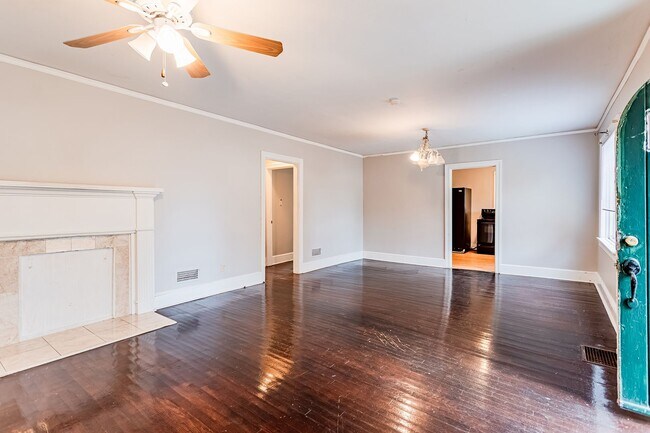 Foto del edificio - Charming 2 Bedroom 1 Bathroom Bungalow in ...