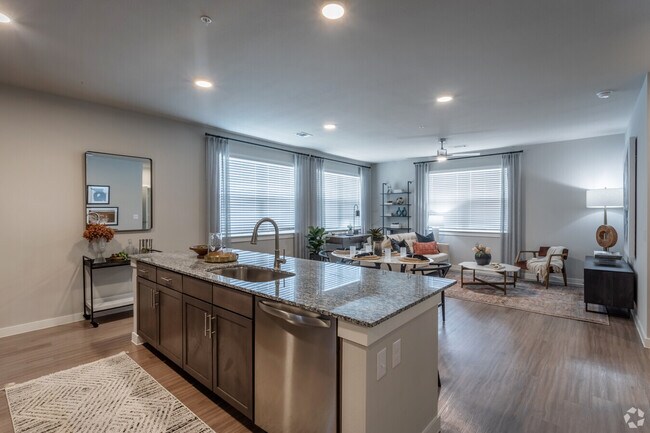 Foto del edificio - Free Living, Extra Spending – 8 Weeks Off ...