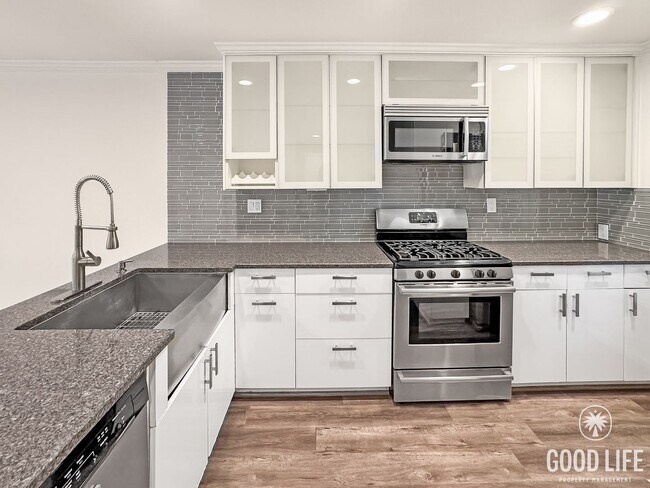 Foto del edificio - Beautiful 1Bd/1Ba Condo Overlooking Stream...