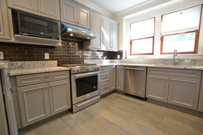 Building Photo - 46 Gerrish St