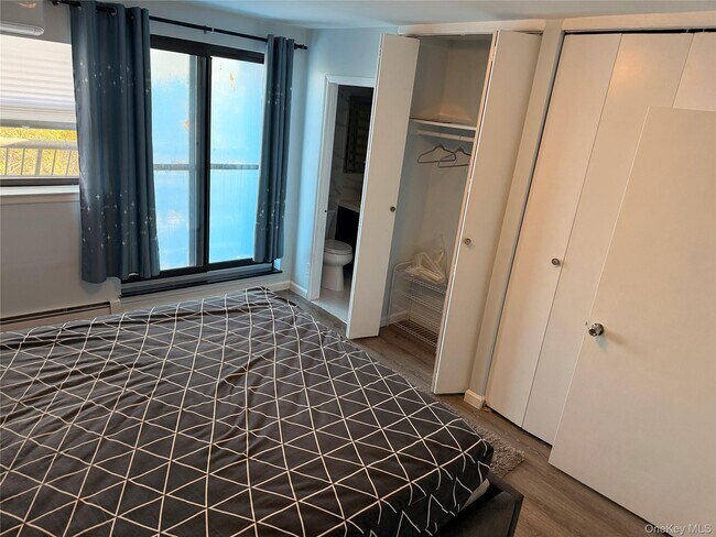 Foto del edificio - 55-12 Main St